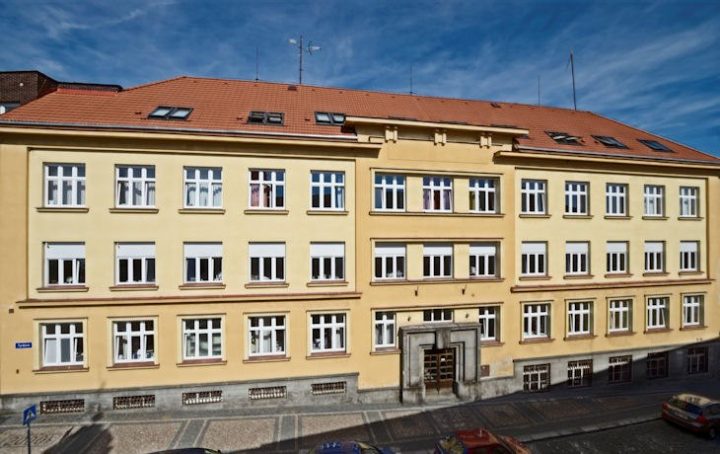 Uzavření průjezdu mezi ulicemi Tyršova a Za nemocnicí